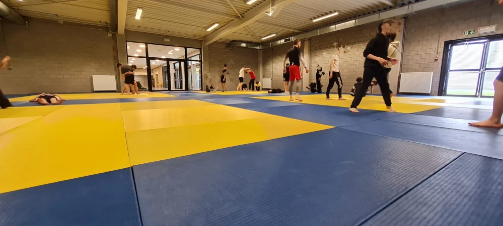 Foto van Trainer Robin tijdens de sportdag